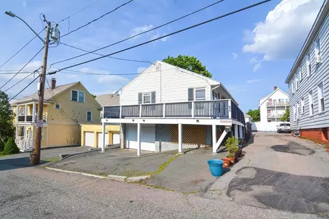 1 Roslyn St Ct, Salem, MA 01970