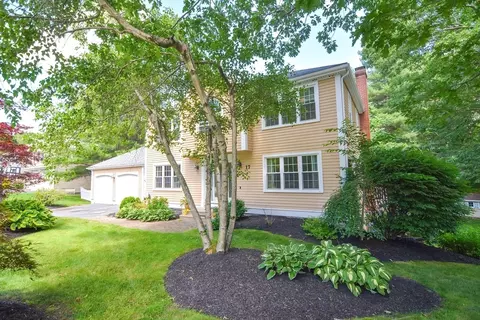 17 Lamplighter, Shrewsbury, MA 01545