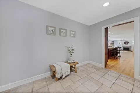 Entry Way - 111 Chestnut St, Upton, MA 01568 photo 4 of 4