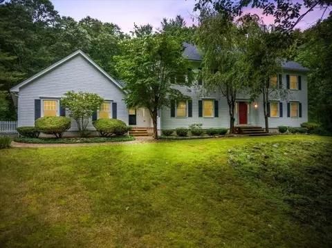 111 Chestnut St, Upton, MA 01568