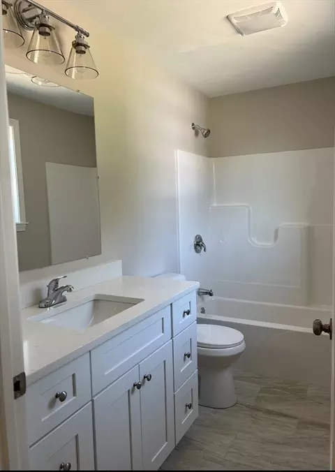 Bath - 139 Blithewood Ave, Worcester, MA 01604 photo 2 of 4