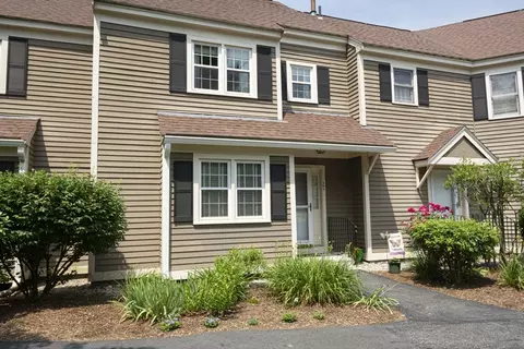 21 Heritage Dr #21, Whitinsville, MA 01588