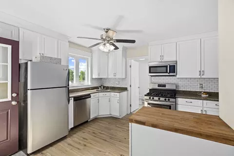 Kitchen - 85 Gibbs Ave, Wareham, MA 02571 photo 4 of 5