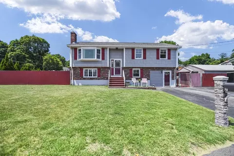 2 Patricia Cir, Woburn, MA 01801