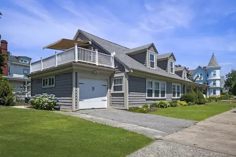 221 Ocean St #2, Lynn, MA 01902