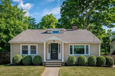 32 Prospect St, Georgetown, MA 01833