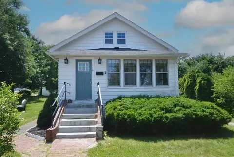 118 King Philip Rd, Worcester, MA 01606