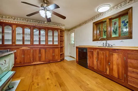 363 Cooley St, Springfield, MA 01128 photo 8