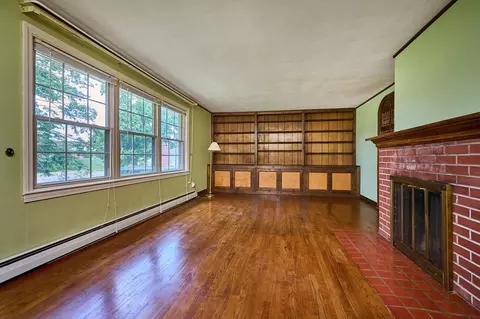 363 Cooley St, Springfield, MA 01128 photo 3