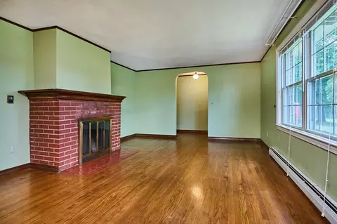 363 Cooley St, Springfield, MA 01128 photo 4