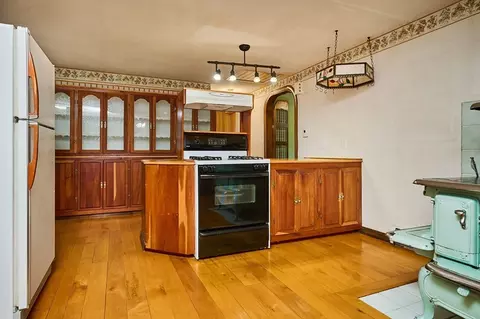 363 Cooley St, Springfield, MA 01128 photo 9