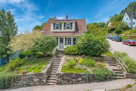 3 Stratfield St, Worcester, MA 01604