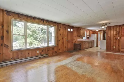 Living - 4 Cross St, Windham, NH 03087 photo 2 of 3