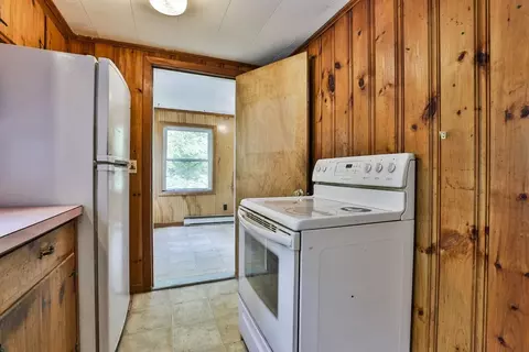 Kitchen - 4 Cross St, Windham, NH 03087 photo 2 of 2
