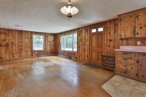 Living - 4 Cross St, Windham, NH 03087 photo 1 of 3
