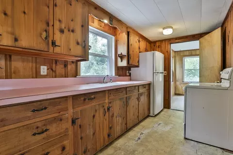 Kitchen - 4 Cross St, Windham, NH 03087 photo 1 of 2