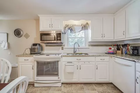 Kitchen - 78 Starling, Springfield, MA 01119 photo 2 of 6
