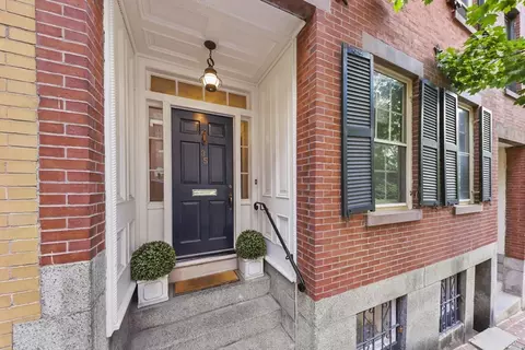 35 S Russell St, Boston, MA 02114