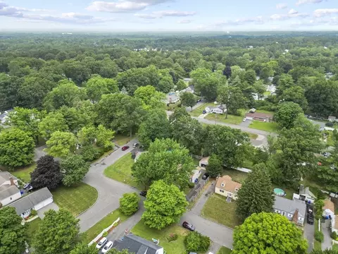 28 Burns Ave, Springfield, MA 01119 photo 4
