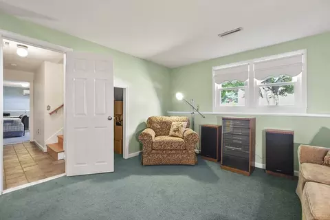 186 Berkeley Ave, Lowell, MA 01852 photo 21