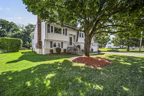 186 Berkeley Ave, Lowell, MA 01852 photo 2
