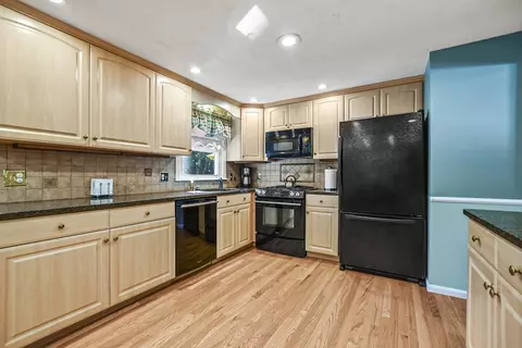 186 Berkeley Ave, Lowell, MA 01852 photo 9