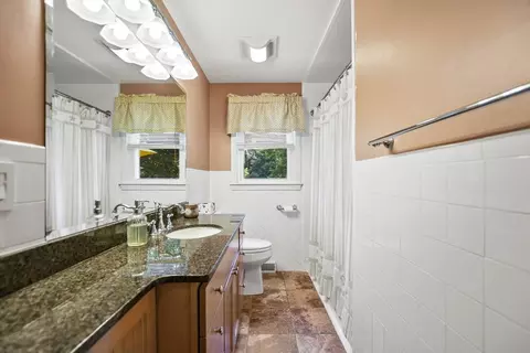 186 Berkeley Ave, Lowell, MA 01852 photo 18