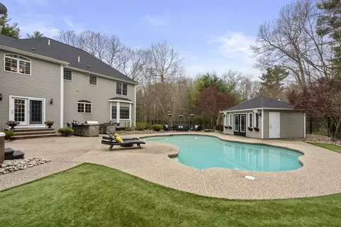 299 Webster Woods Ln, North Andover, MA 01845