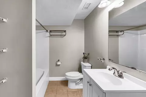 Bath - 87 Prudential Rd, Worcester, MA 01606 photo 3 of 3