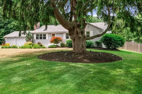 32 Turkey Hill Rd, Newburyport, MA 01950