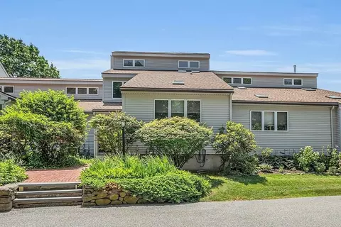 63 Monadnock Dr #63, Westford, MA 01886