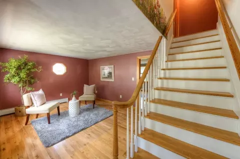 Entry Way - 20 Falcon St, Worcester, MA 01603 photo 1 of 3