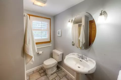 Bath - 20 Falcon St, Worcester, MA 01603 photo 2 of 4