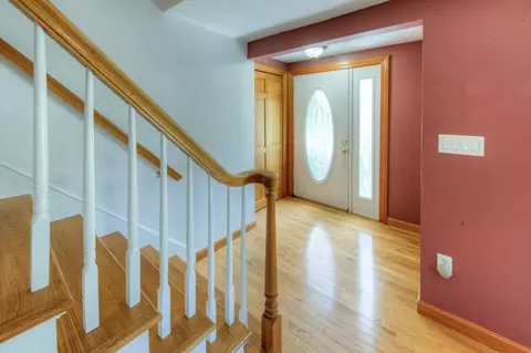 Entry Way - 20 Falcon St, Worcester, MA 01603 photo 2 of 3