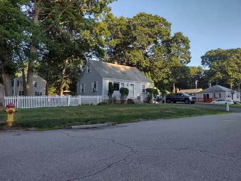 4 Fuller Rd, Attleboro, MA 02703