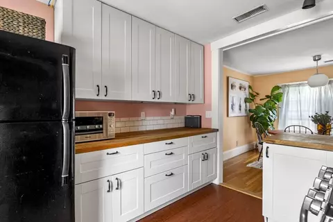 Kitchen - 45 Sohier Rd #2, Beverly, MA 01915 photo 3 of 5