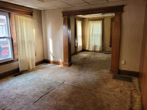 Living - 39-41 Lyndale St, Springfield, MA 01108 photo 1 of 2