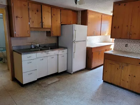 Kitchen - 39-41 Lyndale St, Springfield, MA 01108 photo 2 of 2