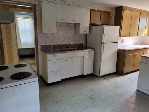Kitchen - 39-41 Lyndale St, Springfield, MA 01108 photo 1 of 2
