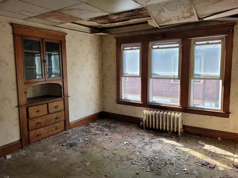 Living - 39-41 Lyndale St, Springfield, MA 01108 photo 2 of 2