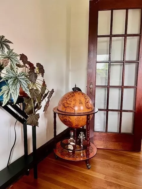 Entry Way - 2 Pine St, Chicopee, MA 01020 photo 2 of 2
