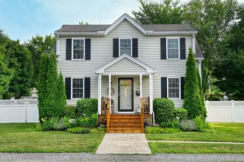 60 Essex St, Bellingham, MA 02019