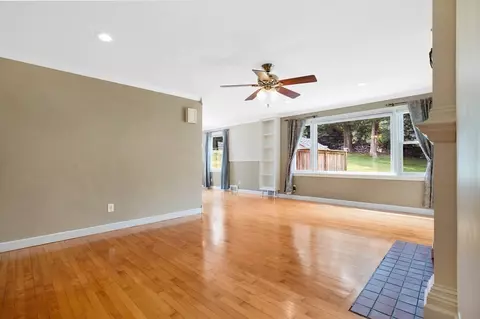Living - 65 Bartels St, Springfield, MA 01128 photo 3 of 9