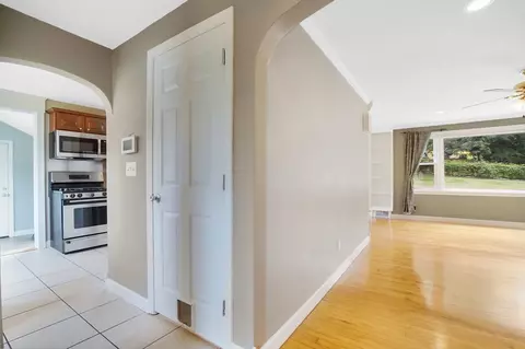 Entry Way - 65 Bartels St, Springfield, MA 01128 photo 8 of 8