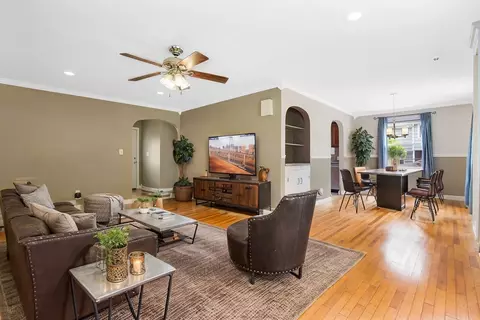 Living - 65 Bartels St, Springfield, MA 01128 photo 7 of 9