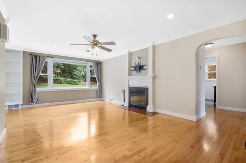 Living - 65 Bartels St, Springfield, MA 01128 photo 1 of 9