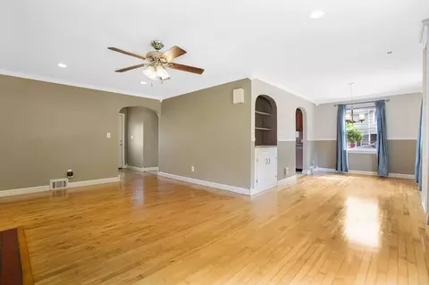 Living - 65 Bartels St, Springfield, MA 01128 photo 6 of 9