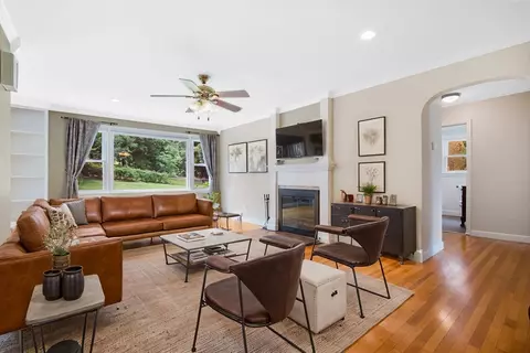Living - 65 Bartels St, Springfield, MA 01128 photo 2 of 9