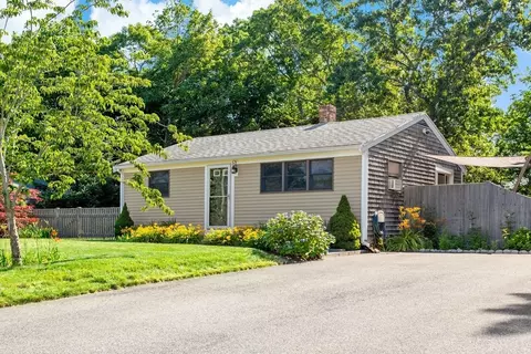 69 Prince Henry Dr, Falmouth, MA 02536