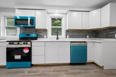 362 N Main St, Raynham, MA 02767